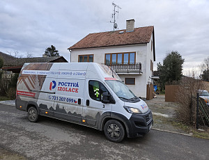 Zateplení stropu patrového rodinného domu pomocí foukané izolace